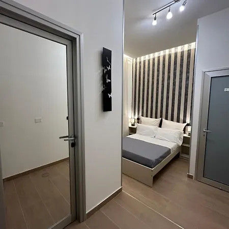 Binario 14 Piazza Garibaldi 4* Neapol