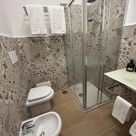 Bed & Breakfast Binario 14 Piazza Garibaldi 4*