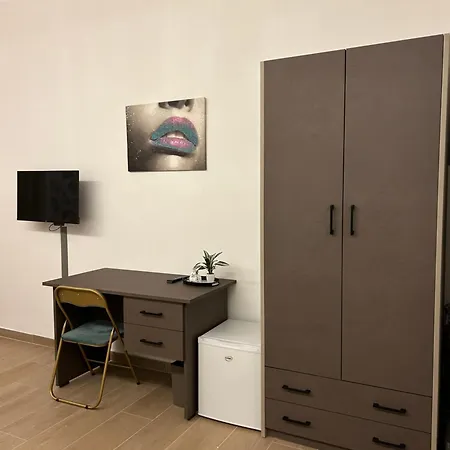 Binario 14 Piazza Garibaldi 4* Neapol