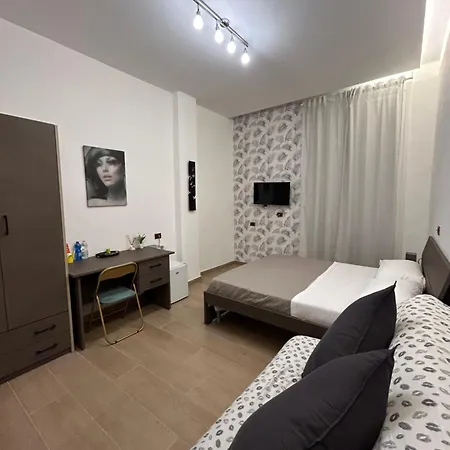 Binario 14 Piazza Garibaldi 4* Neapel