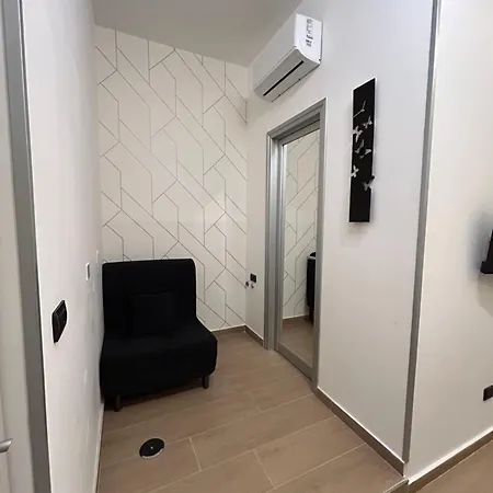 Bed & Breakfast Binario 14 Piazza Garibaldi 4*