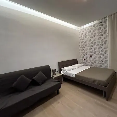 Bed & Breakfast Binario 14 Piazza Garibaldi 4*