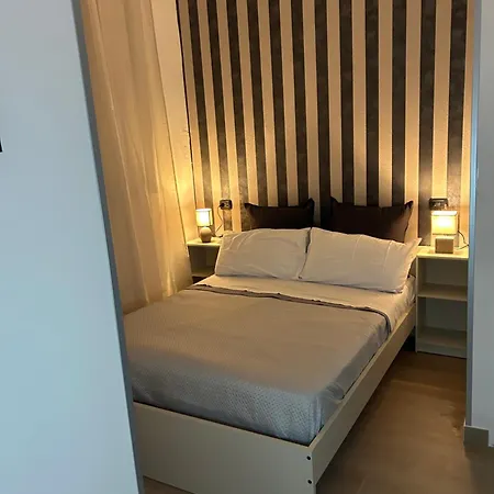 Binario 14 Piazza Garibaldi 住宿加早餐酒店 4*