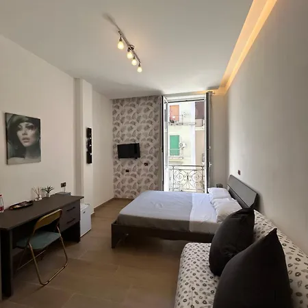 Bed & Breakfast Binario 14 Piazza Garibaldi Neapel