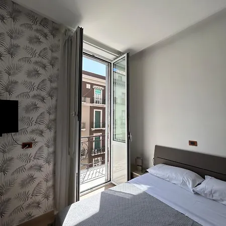 Bed & Breakfast Binario 14 Piazza Garibaldi 4*