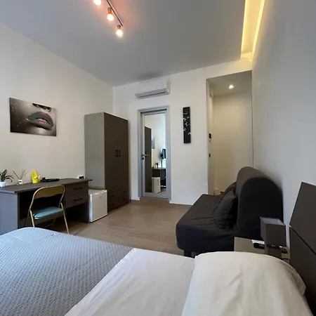 Binario 14 Piazza Garibaldi Bed & Breakfast 4*