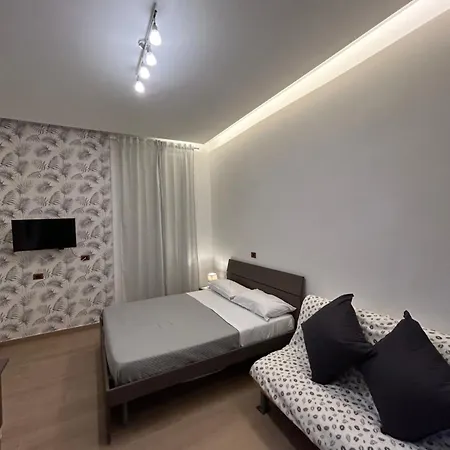 Binario 14 Piazza Garibaldi Неаполь