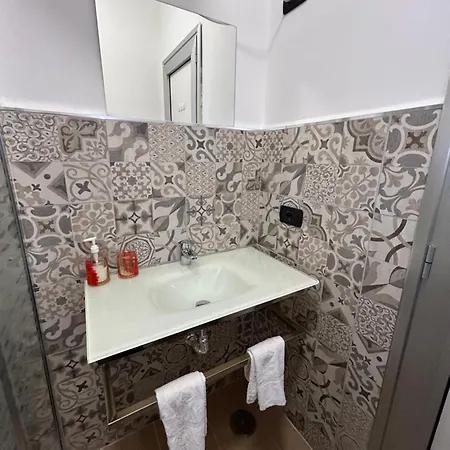 Bed & Breakfast Binario 14 Piazza Garibaldi 4*