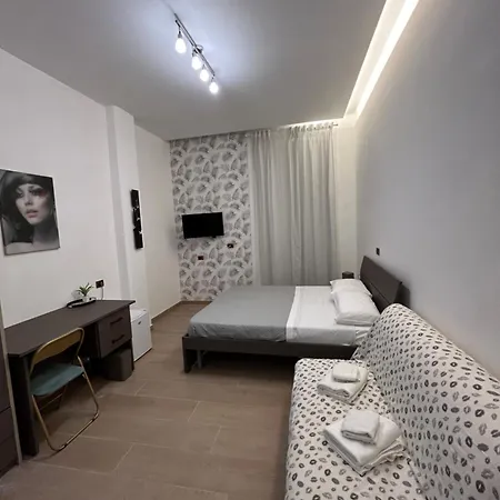 Bed & Breakfast Binario 14 Piazza Garibaldi 4*