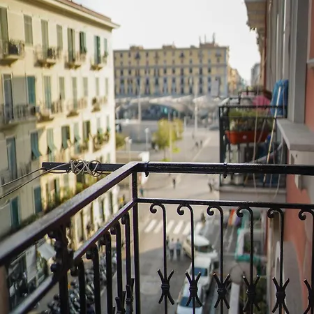 Bed & Breakfast Binario 14 Piazza Garibaldi 4*