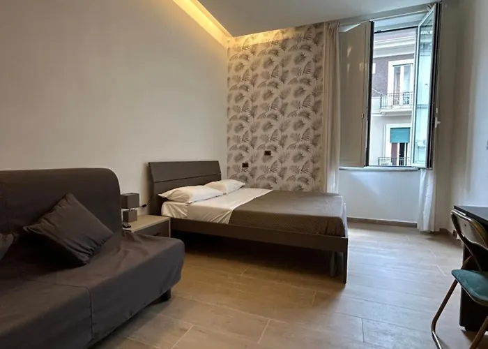 Binario 14 Piazza Garibaldi לינה וארוחת בוקר 4*