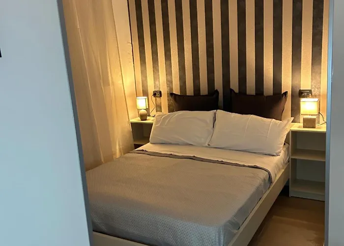 Binario 14 Piazza Garibaldi לינה וארוחת בוקר 4*