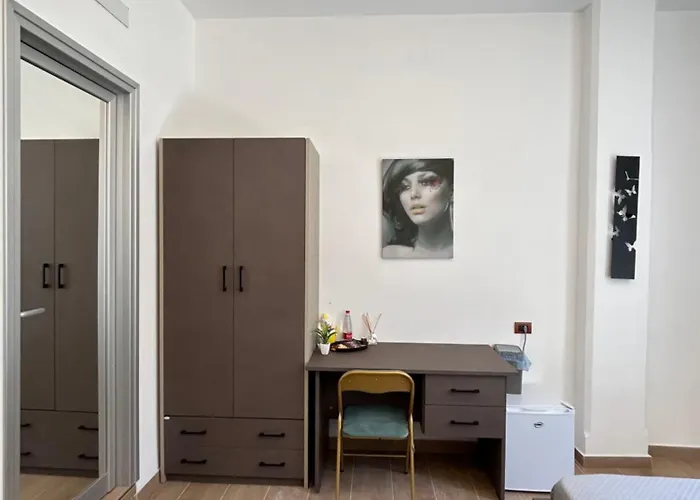 Binario 14 Piazza Garibaldi לינה וארוחת בוקר 4*