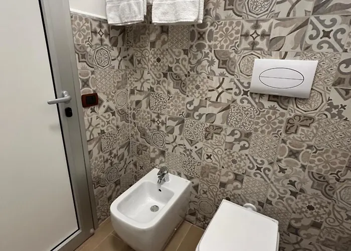 Binario 14 Piazza Garibaldi לינה וארוחת בוקר 4*